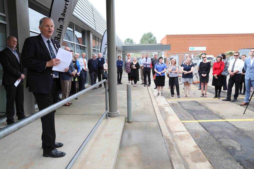 Mayor Greg Conkey opens the new The Daily Advertiser office at what address in Wagga? Picture: Les Smith