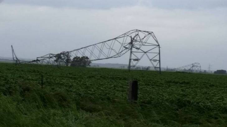 A transmission tower in South Australia is damaged following severe winds. Photo: Twitter/Vic_Rollison