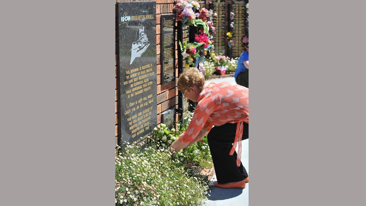 Australian Truck Driver's Memorial service ... Carol Thompson lays a wreath. Picture: Michael Frogley