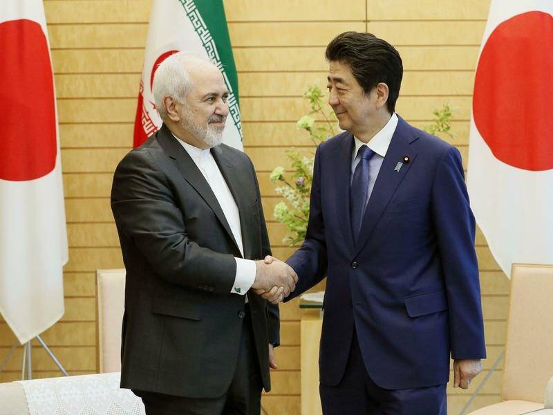 Japanese PM Shinzo Abe (R) and Iranian Foreign Minister Mohammad Javad Zarif have met in Tokyo.