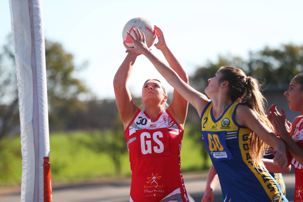 AIM: Hannah Finemore takes aim in Riverina League netball on the weekend. 
